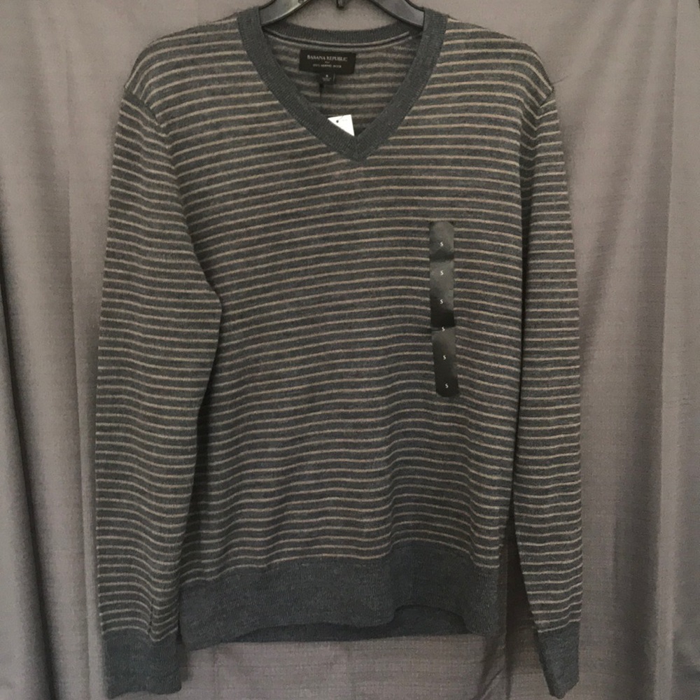 NWT Banana Republic Merino V-neck sweater